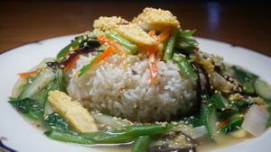STIR-FRY VEGGIE RICE at Mai3 Veggie Kitchen - Raya Tuban in Kuta