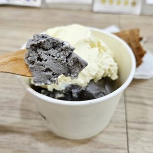 Pina colada and black sesame at Nice Cream in Taipei