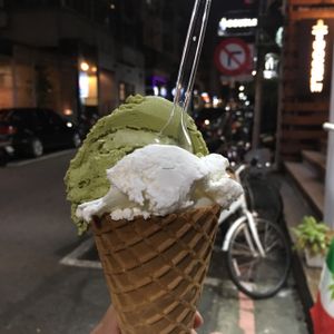 matcha and coconut gelato at Nice Cream in Taipei