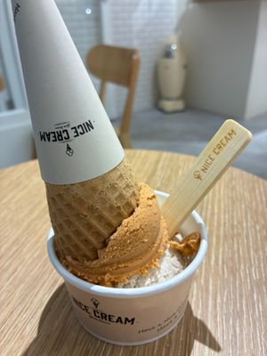 Thai tea and banana gelato scoops at Nice Cream in Taipei