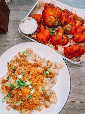 Mac n cheese & cauli wings ! insta @ gabeedeeats at The Beer Plant in Austin