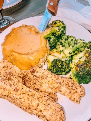 Seitan, mash /gravy ! insta @ gabeedeeats at The Beer Plant in Austin