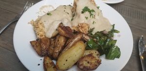 Hillcountry chicken and gravy at The Beer Plant in Austin