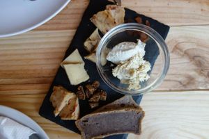 Small platter cheese-gary ;) at Foodprintz Cafe in Lisbon