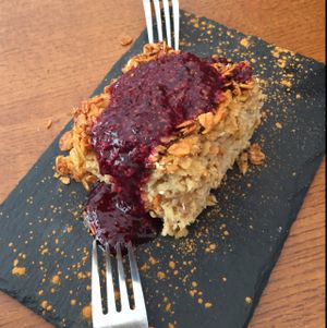 Apple Crumble at Foodprintz Cafe in Lisbon