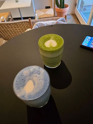 Spirulina and Macha latte at Raw Nest in Krakow