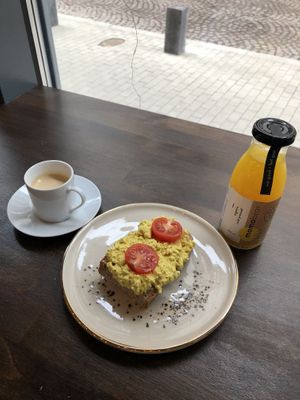 Delicious vegan sandwich, juice and espresso at Raw Nest in Krakow