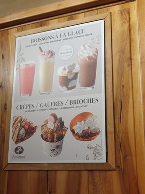 Auch vegane Getränke erhältlich at Amorino in Avignon