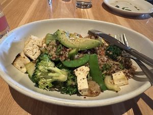 Teriyaki Quinoa Bowl with tofu 😋 #Veganuary at True Food Kitchen in Palo Alto