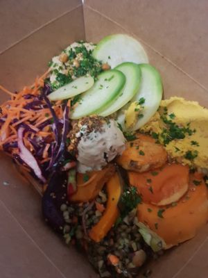 Delicious and very varied bowl at Primeur Cantine in Paris