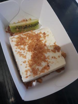 Delicious vegan cheese cake at Primeur Cantine in Paris