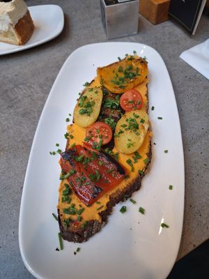 Bröt mit Hummus , Gemüse und Kartoffeln #Veganuary at Amalie in Speyer