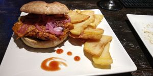 Espectacular descubrimiento de un buen y verdadero restaurante vegano en la zona, que faltaba.
Deliciosa burger vegana.
Atención al cliente inmejorable!
Buena cerveza también at El Chigre de Manjatan in Majadahonda