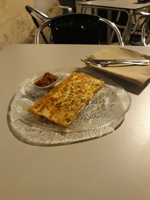 Deliciosa quesadilla at El Chigre de Manjatan in Majadahonda