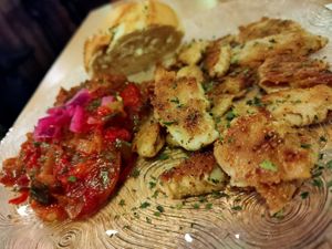 No pollo con pisto manchego at El Chigre de Manjatan in Majadahonda