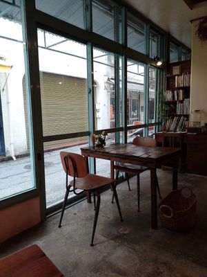 Friendly wooden interieur at Mana in Naha