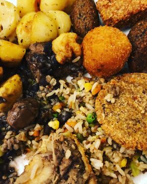 Muita gordura eu sei, mas muita “veganice” deliciosa!!! at Loving Hut - Jardins   in Sao Paulo