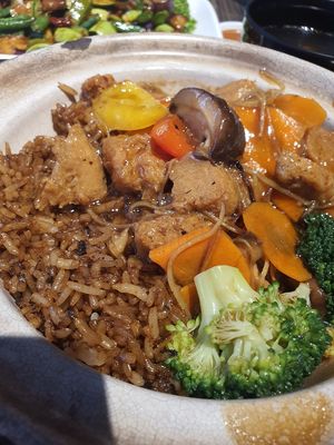 Claypot rice at D'life 蔬食 - Jurong West in West Singapore