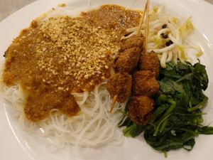 Satay Bee Hoon  with peanut gravy and kang kong vegetables at Nature Cafe in Central Singapore