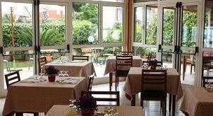 Restaurant  at Albergo Neapolis in Terracina