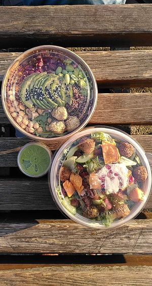 Salad from Mr Clou in the top left corner, the other one is the D&D falafel bowl. Both similar but I found this one even less tasty at Dean & David - Ernst-August in Hannover