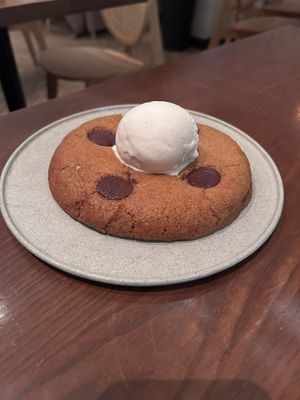 Big Cookie w Ice cream 😋 at PLANTA - Yorkville in Toronto
