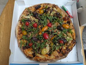Vegan prestige pizza at Pizza Julia in Paris
