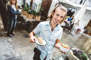 Smiles and raw cakes at Food of Love in Prague