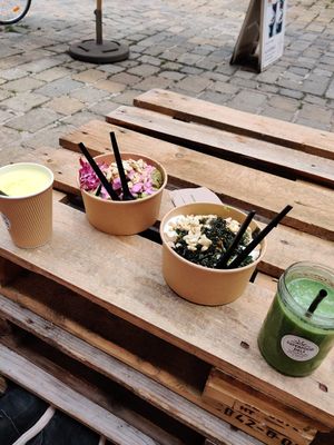 Sea bowl & Chicken bowl with kurkuma coffee and smoothie at Superfood Deli - Mariahilfer in Vienna