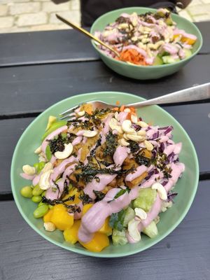 Lunch Bowls at Superfood Deli - Mariahilfer in Vienna