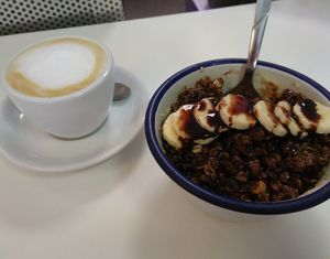 Porridge bowl (chocolate granola & banana) at Superfood Deli - Mariahilfer in Vienna