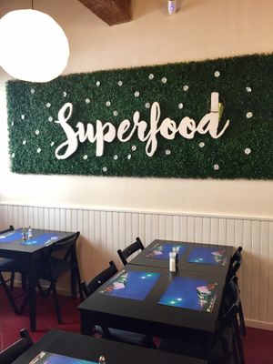 Room in the back at Superfood in Arles