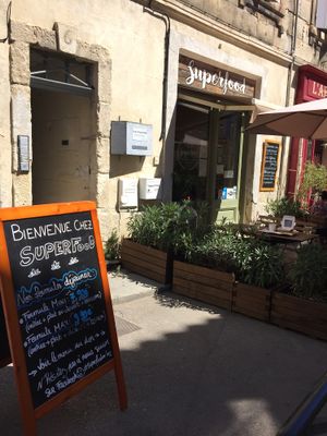 Terrace and entry at Superfood in Arles