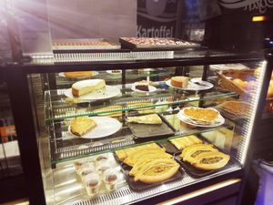 Vegane türkische Süßspeisen, Lamacun und Pide at KartoffelKonig in Munich