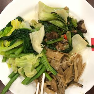 plenty of greens at Ton-Phon - Robinson Asoke in Bangkok