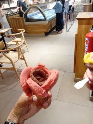 Rose shaped at Amorino - Augusta in Lisbon