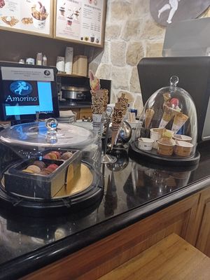 Vegan cone, vegan toppins and many vegan options at Amorino - Augusta in Lisbon