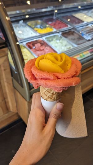 Aranciata rossa and mango cone at Amorino - Plaza Nueva in Sevilla