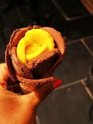 Chocolate-mango at Amorino in Alicante