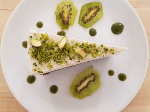 Délicieux gâteaux véganes, bio et sans gluten  at Happy Books in Fribourg