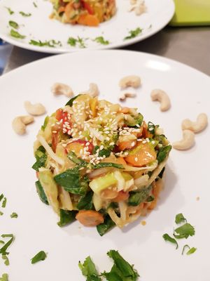 Délicieux plats crus ou cuits véganes, bio et sans gluten  at Happy Books in Fribourg