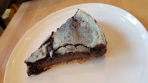 Tarte d'acai et coco at Happy Books in Fribourg