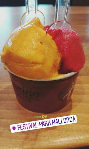 Mango and raspberry at Amorino - Plaza Weyler in Mallorca