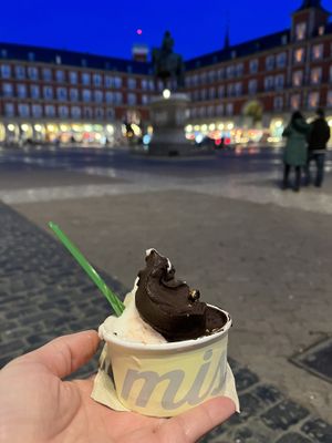 Lemon basil and dark chocolate  at Amorino - Mayor in Madrid