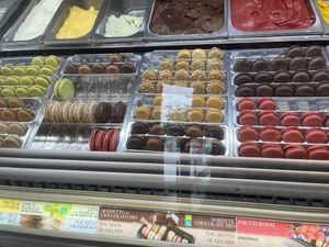 Options have vegan symbol  at Amorino - Guggenheim in Bilbao