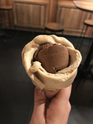 Dark chocolate and hazelnut (both vegan) at Amorino - Via del Corso in Florence