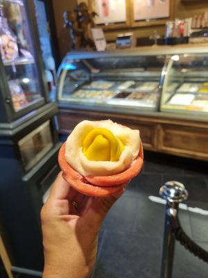 Strawberry, Grapefruit and mango at Amorino in Verona