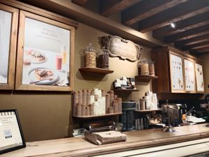 They also have seats/ tables :) at Amorino in Verona