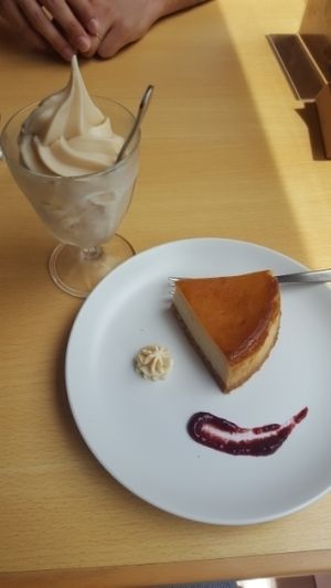 dessert cheese cake et glace soja at Rota Cafe in Fukuoka