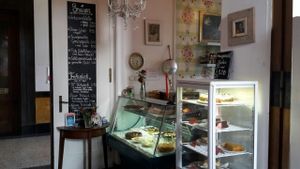 Selection of cakes and quiche and menu options at 37 grad Kaffeebar Landegeschäft in Lindau